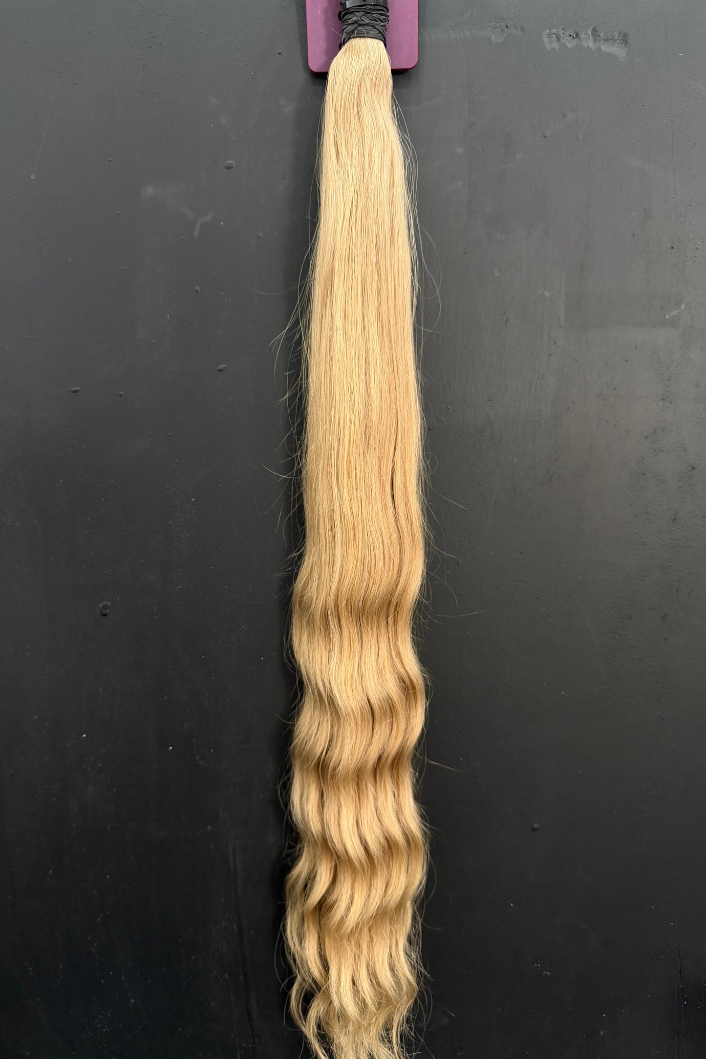 BULK COLORED SLAVIC SLIGHT WAVE 67cm : 136g