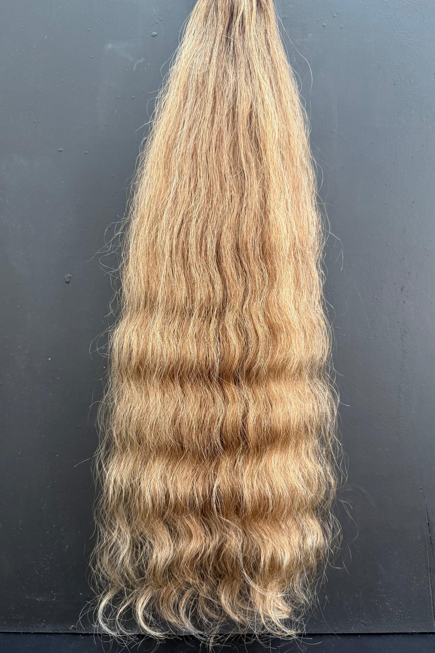COLORED SLAVIC MIX BLEND WAVY 63cm : 75g