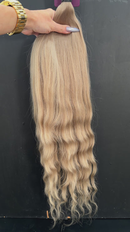 BULK COLORED SLAVIC SLIGHT WAVE 67cm : 136g